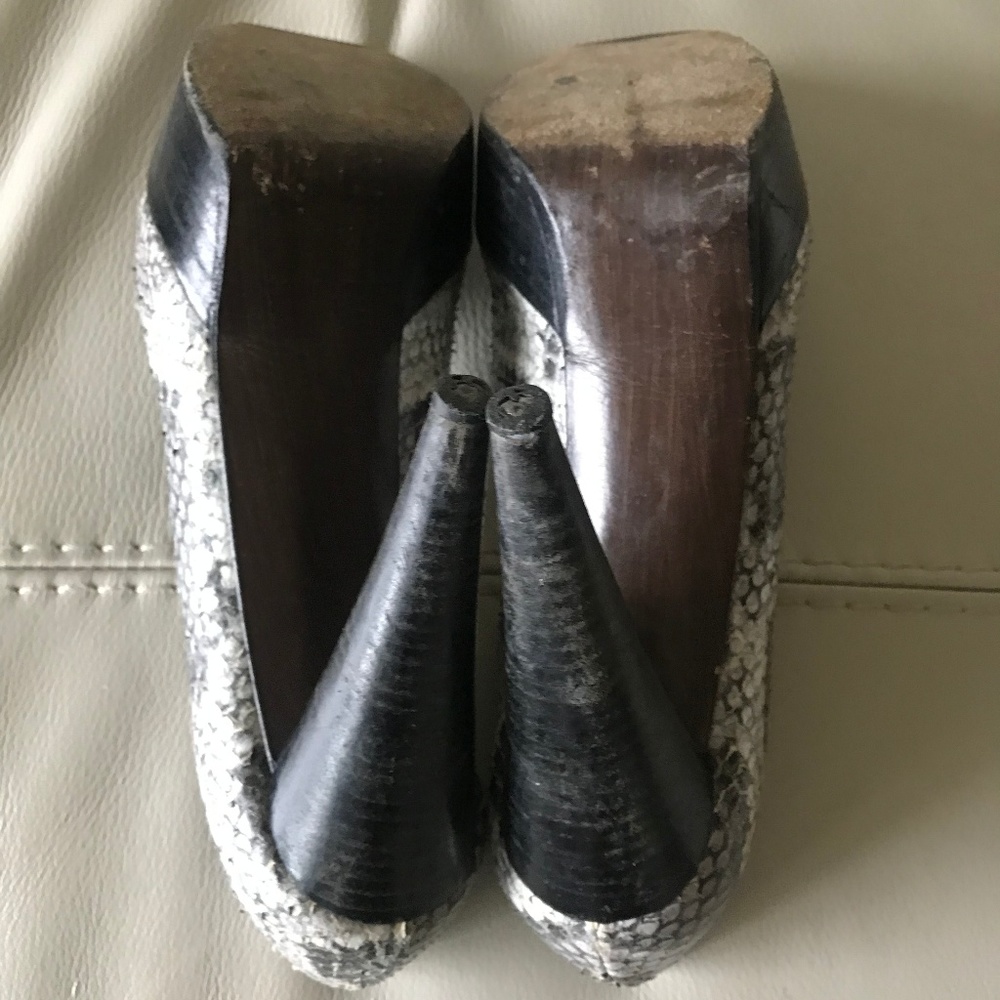 Stuart Weitzman Snakeskin Heels - image 5